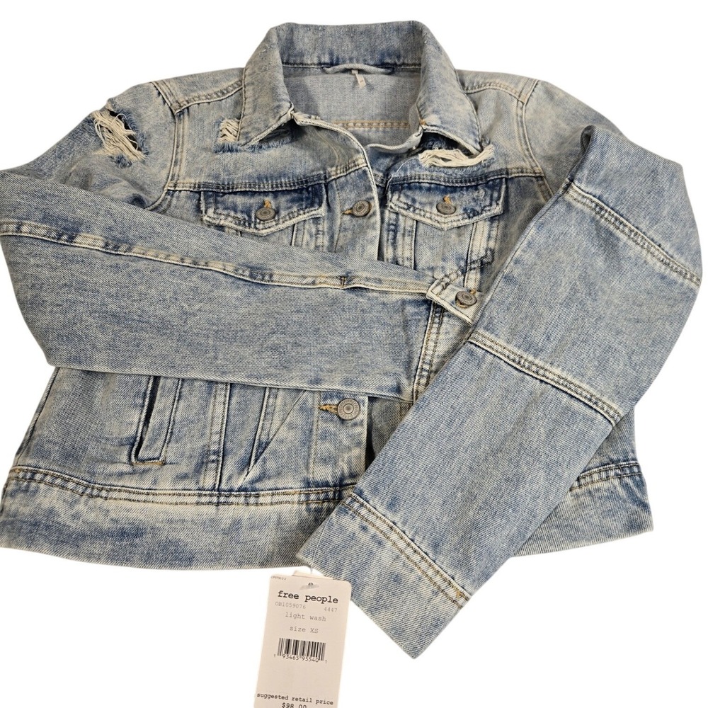 Free People Womens Distressed trucker Denim Jacket Light Wash OB1059076 XS New